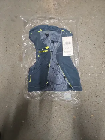 Used Salomon Adv Skin 12 Running Accessories