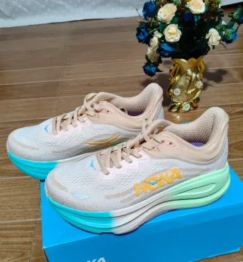 Tweedehands Hoka Shoes size 39 Running Shoes