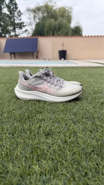 Used Pegasus Air Zoom Running Shoes