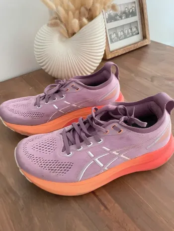 Used Asics Kayano 31 Running Shoes