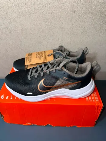 Käytetty Nike Downshifter Running Shoes