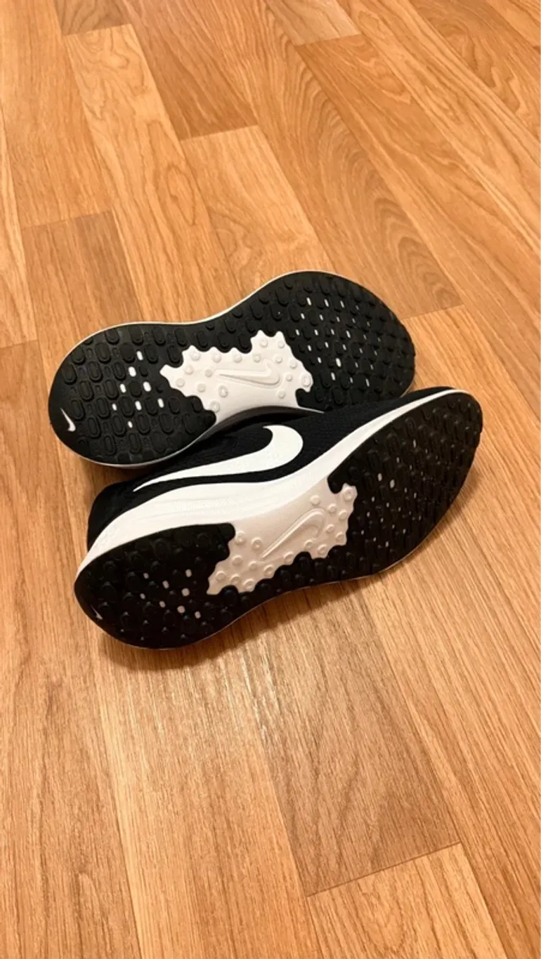 Used Nike Revolution 8 bike — image 6 of 7