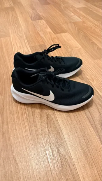 Used Nike Revolution 8 Running Shoes