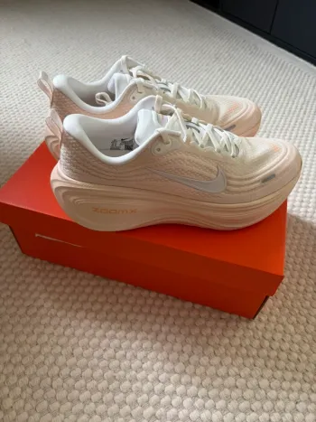 Nike Vomero Plus Running Shoes d'occasion