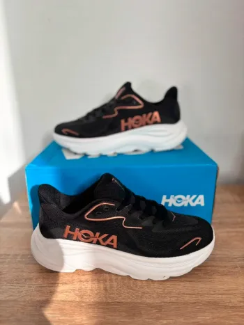 Used Rose Skyflow Running Shoes