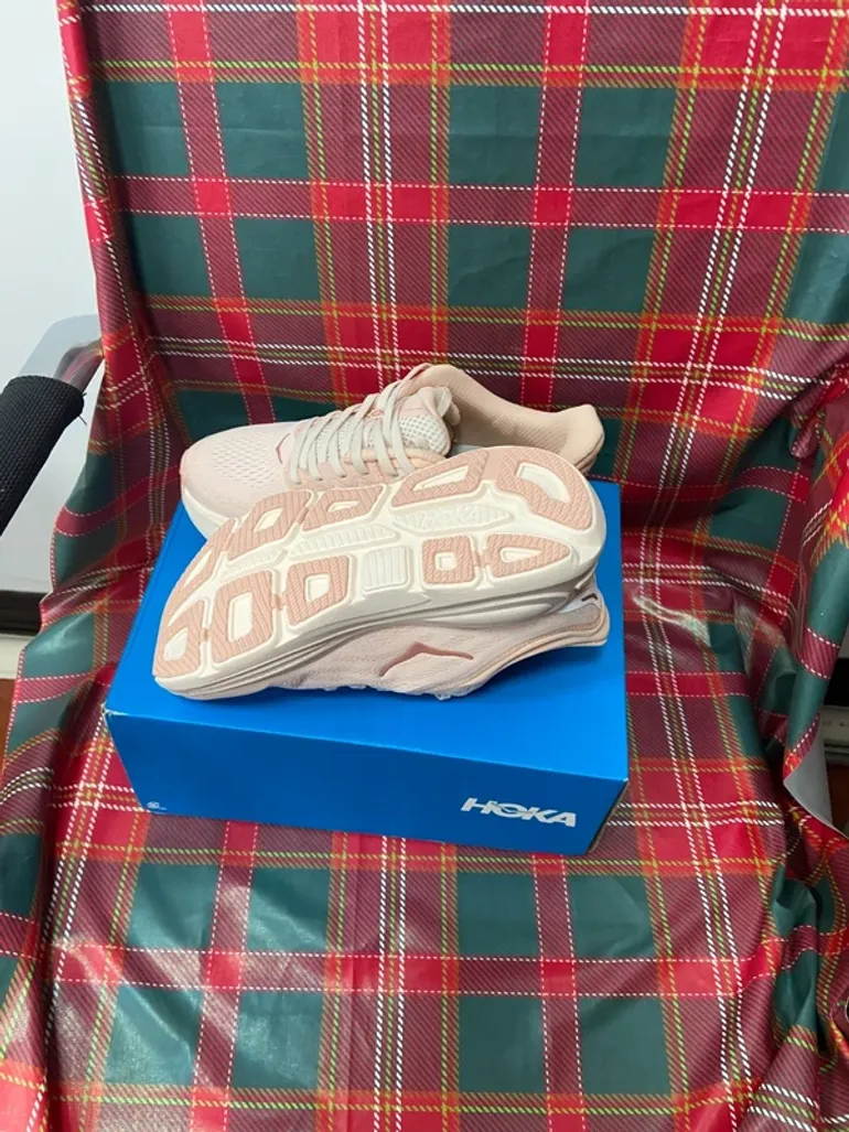 Rose Hoka Laufschuhe bike d'occasion — image 4 sur 5