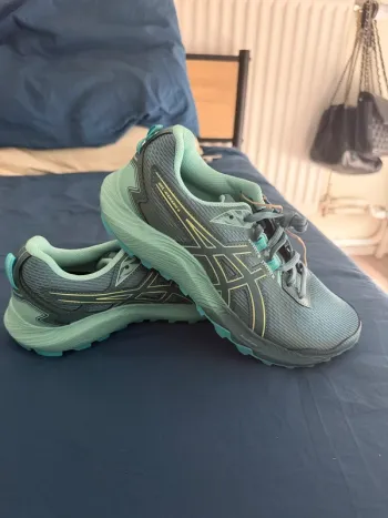 Used Asics Gel Kanaku 6 Running Shoes