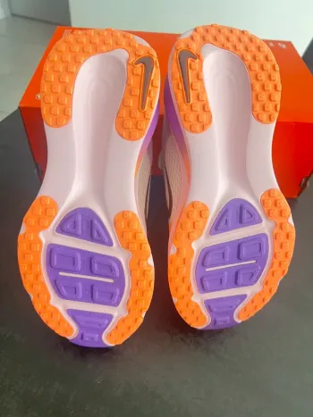 Nike Vomero 18 bike usato — immagine 9 di 11