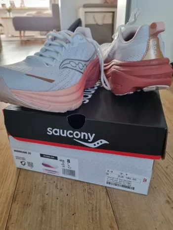 Saucony Hurricane 25 Running Shoes d'occasion