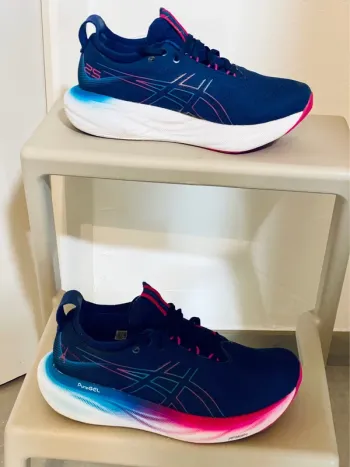 Used Asics Gel Nimbus 25 Running Shoes