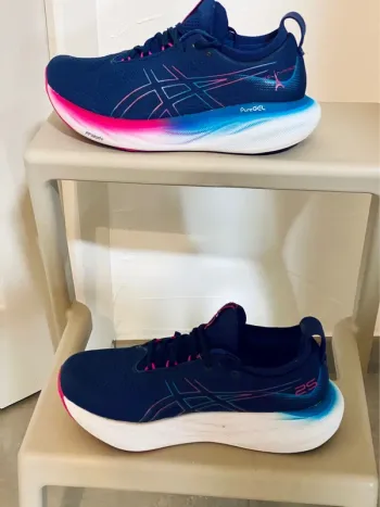 Used Asics Gel Nimbus 25 bike — image 2 of 10