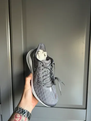 Tweedehands Nike Air Zoom Vomero bike — afbeelding 2 van 6