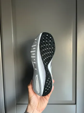 Tweedehands Nike Air Zoom Vomero bike — afbeelding 5 van 6