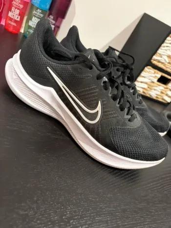Käytetty Nike Sportschuhe Running Shoes