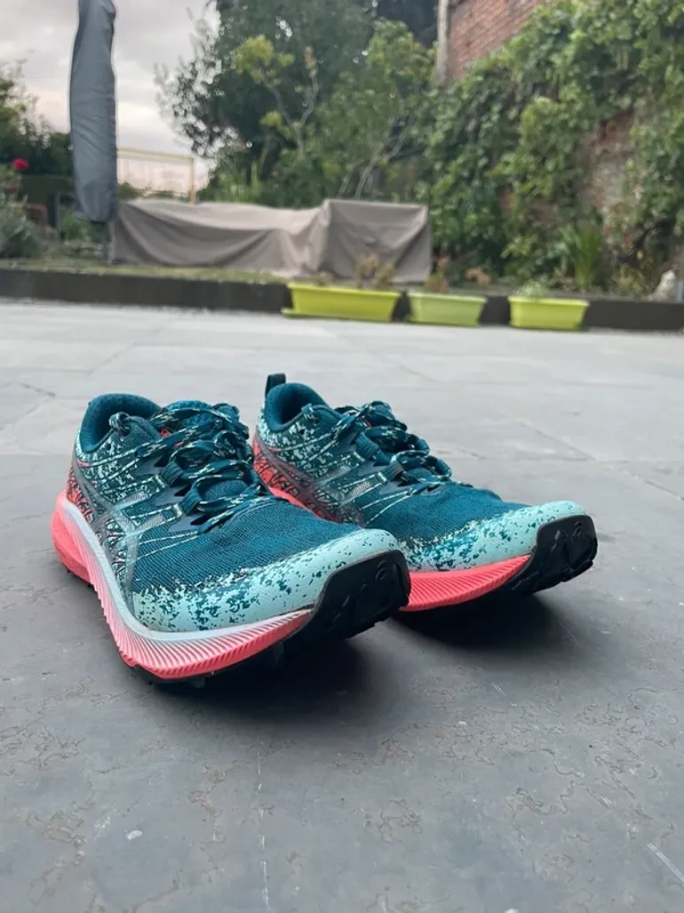 Used Proper Asics Trailrunning Shoes bike — image 2 of 7