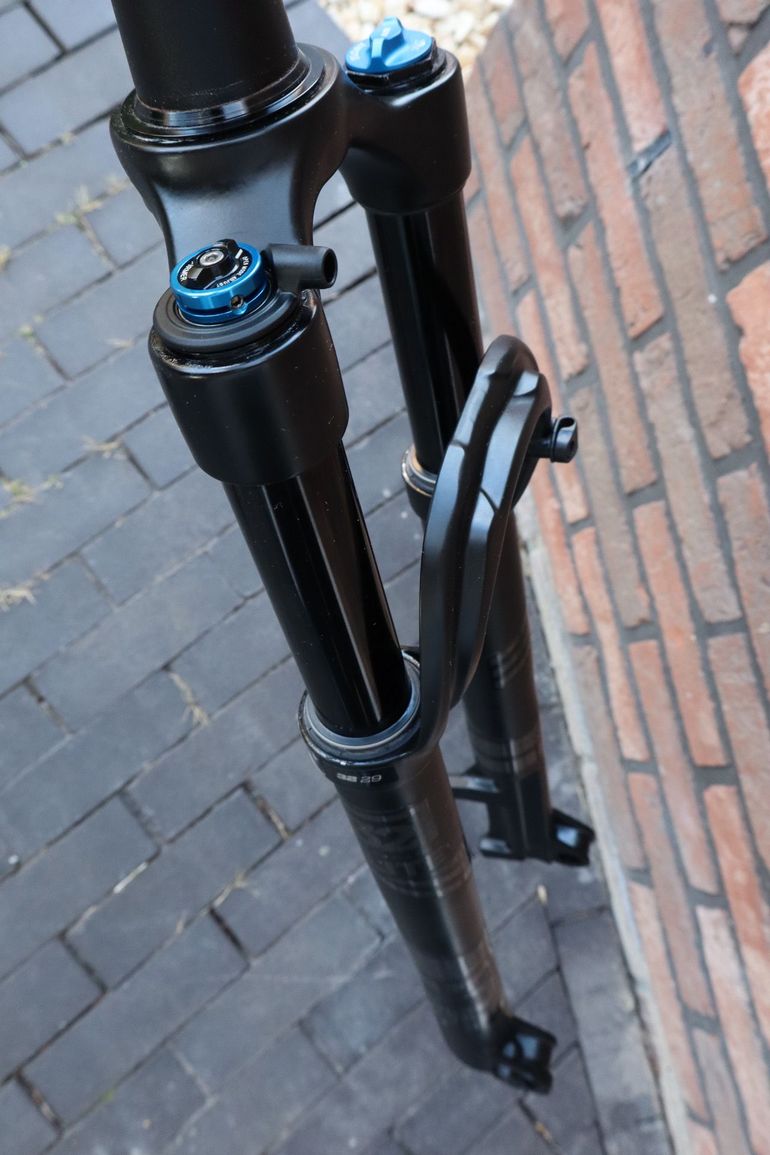 Used Fox Float Performance Elite 2020 bike — image 3 of 7