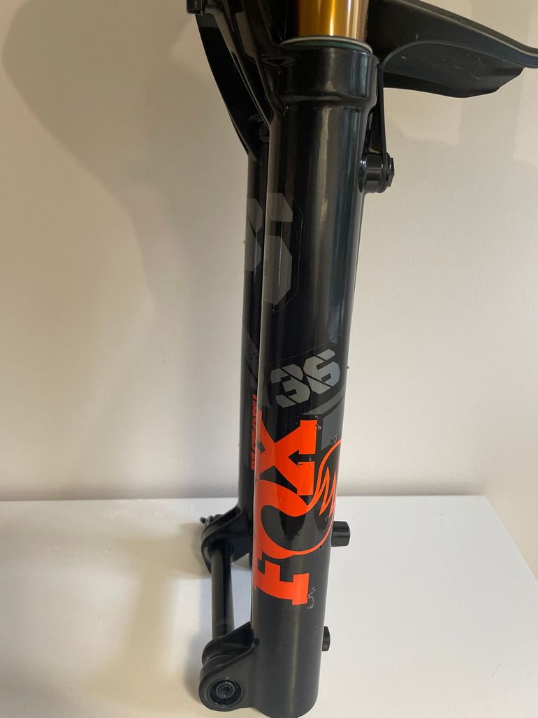Brugt Fox 36 Factory 2024 bike — billede 4 af 11
