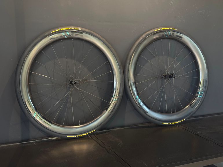 Brugt Enve SES 4.5 Wheels 2025 bike — billede 2 af 8