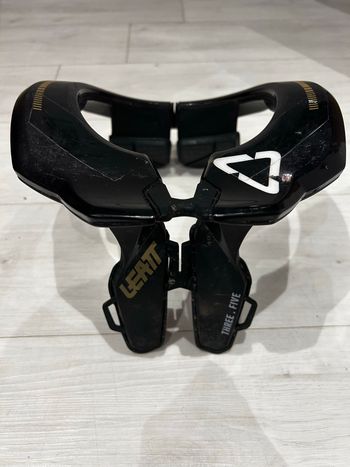 Brugt LEATT Neck Brace 3.5 2024 bike — billede 2 af 3