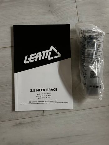 Brugt LEATT Neck Brace 3.5 2024 bike — billede 3 af 3