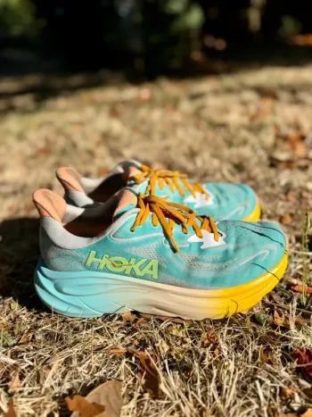 White Clifton 10 Running Shoes usato
