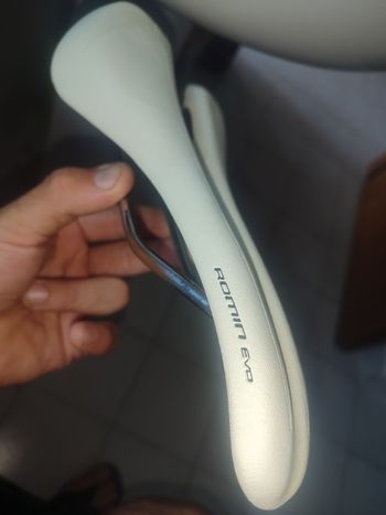 Tweedehands Specialized Romin Evo Expert Gel 143mm Saddles & Seatposts