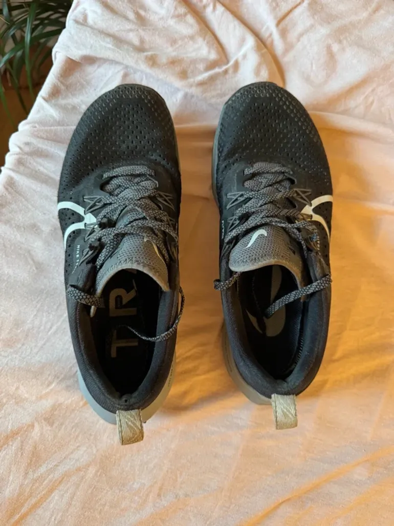Used Nike Trail Running Shoes bike — image 3 of 5