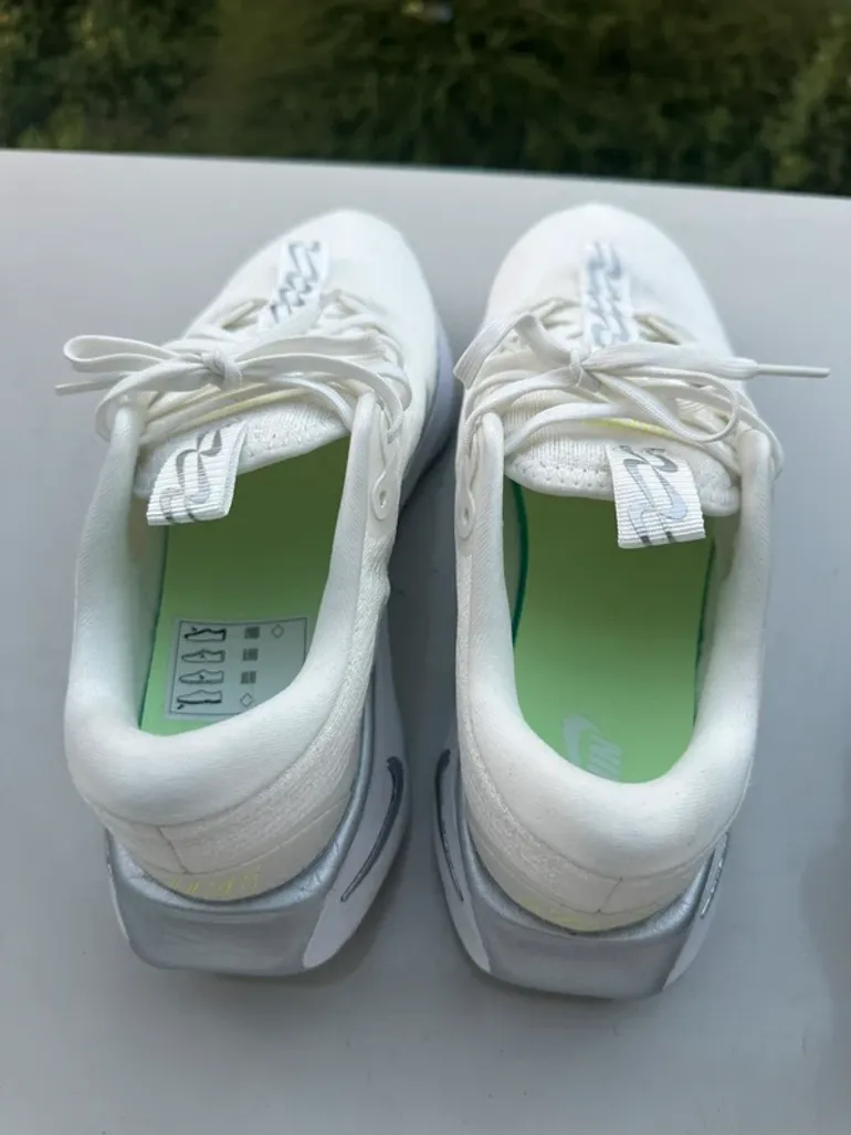 Used Nike Running Shoes bike — image 4 of 4