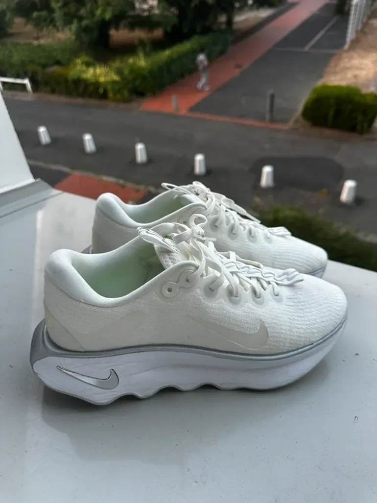 Used Nike Running Shoes bike — image 3 of 4