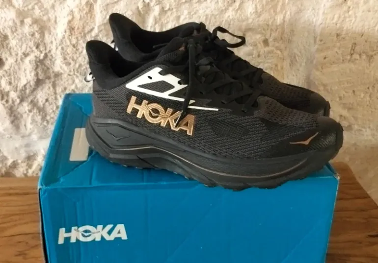 Used Hoka Challenger 8 bike — image 3 of 10