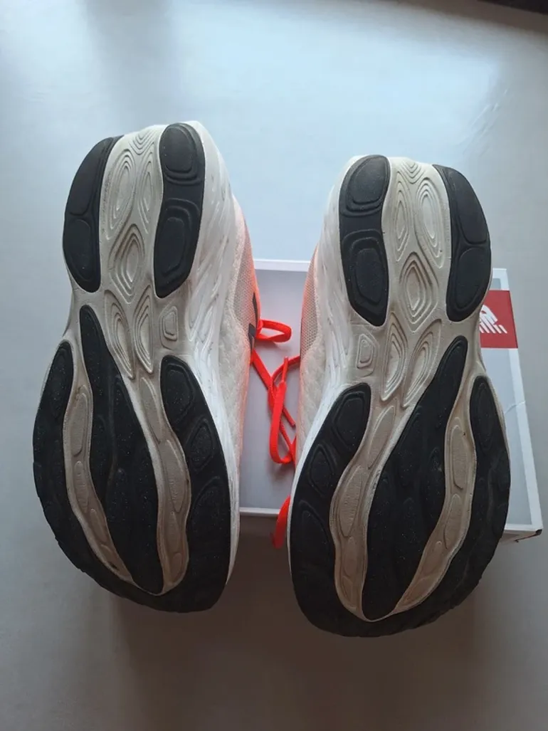 Used New Balance 1080 V14 bike — image 8 of 8