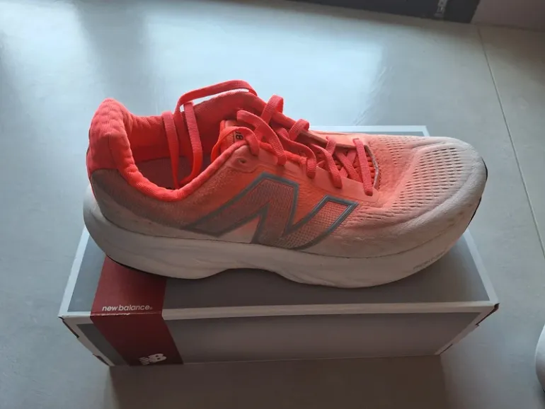Used New Balance 1080 V14 bike — image 2 of 8