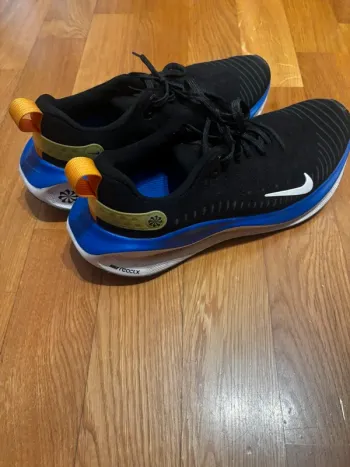 Nike Running Shoes Running Shoes usato