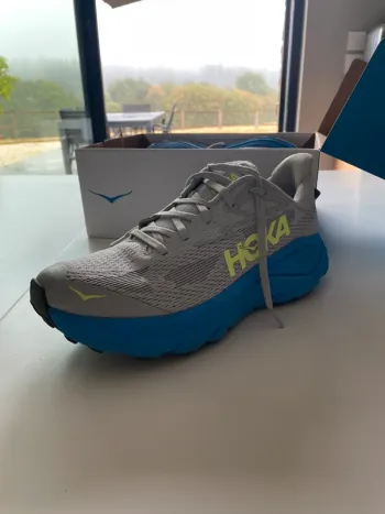 Used Hoka Challenger 8 2026 bike — image 6 of 10