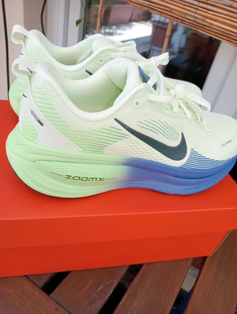 Nike Vomero 18 bike usato — immagine 2 di 9
