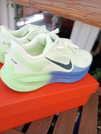 Nike Vomero 18 bike usato — immagine 9 di 9
