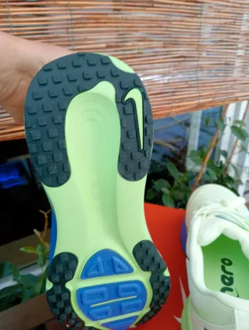 Nike Vomero 18 bike usato — immagine 4 di 9
