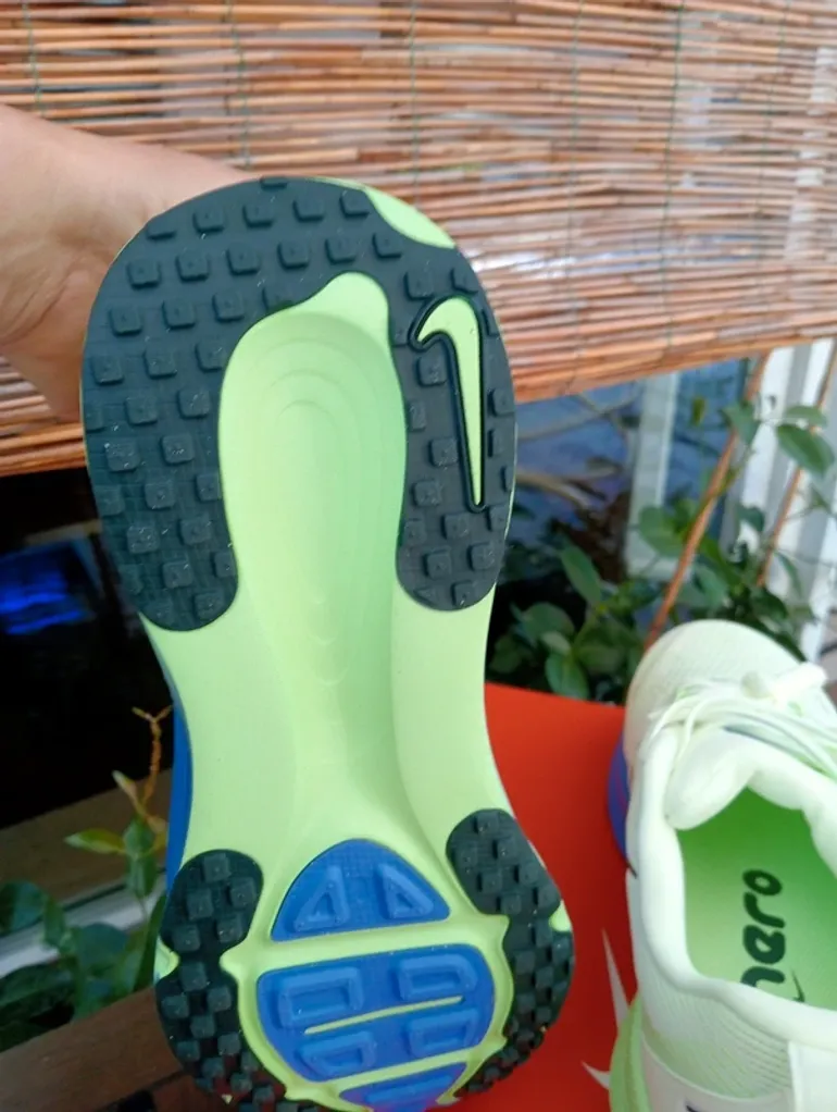 Nike Vomero 18 bike usato — immagine 4 di 9