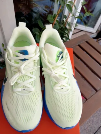 Nike Vomero 18 bike usato — immagine 6 di 9