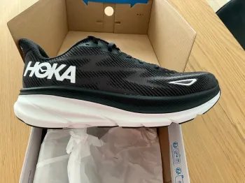 Used Hoka Clifton 9 Running Shoes