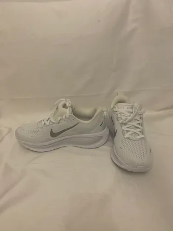 Used Nike Vomero Running Shoes