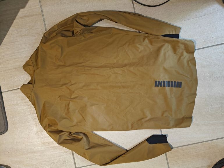 Used Assos Mille GT Shell Jacket 2025 bike — image 4 of 4