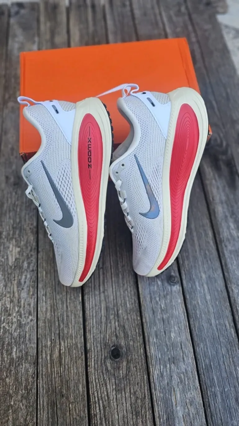 Nike Zoom Vomero 18 bike d'occasion — image 8 sur 9