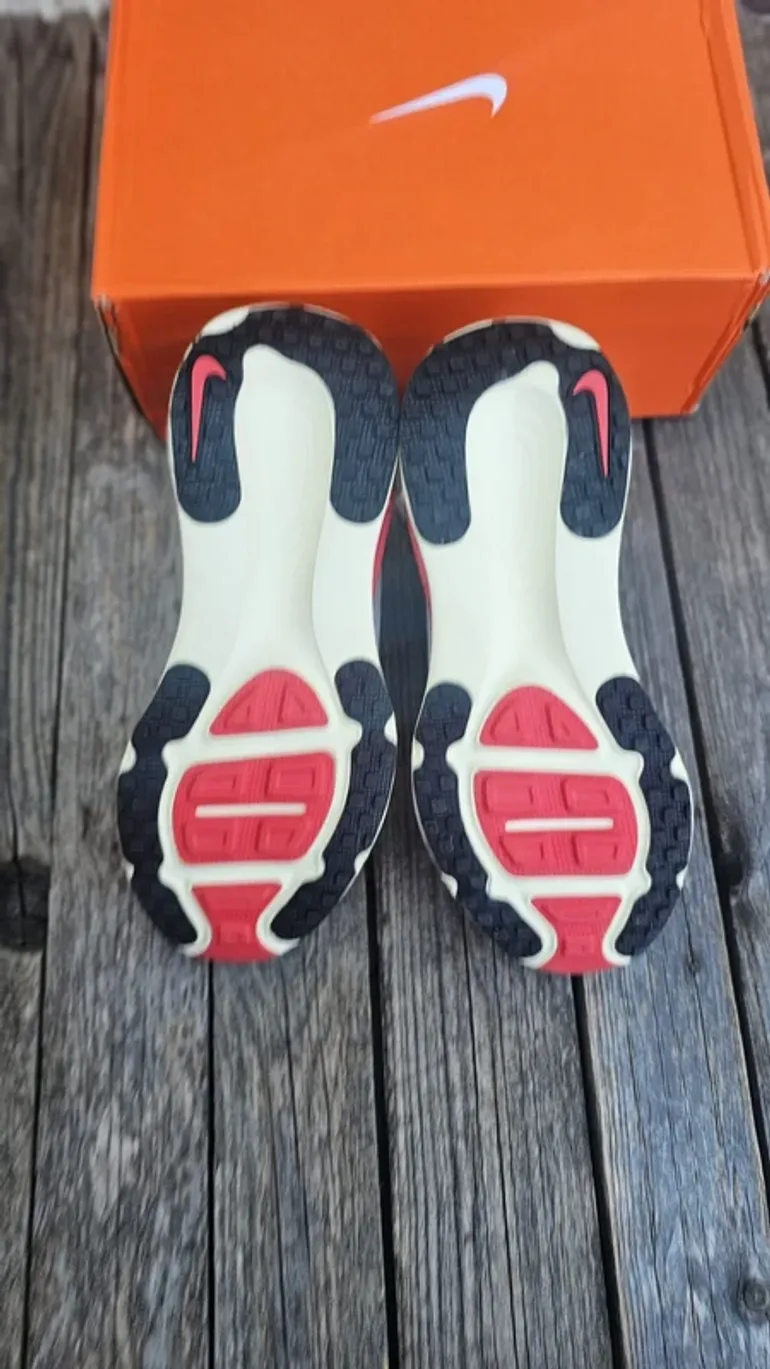 Nike Zoom Vomero 18 bike d'occasion — image 4 sur 9