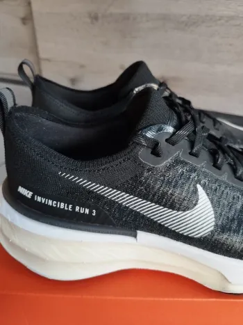 Nike Zoomx Invincible Run 3 bike d'occasion — image 3 sur 15