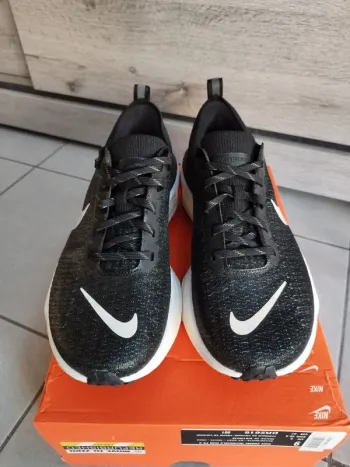 Nike Zoomx Invincible Run 3 bike d'occasion — image 4 sur 15