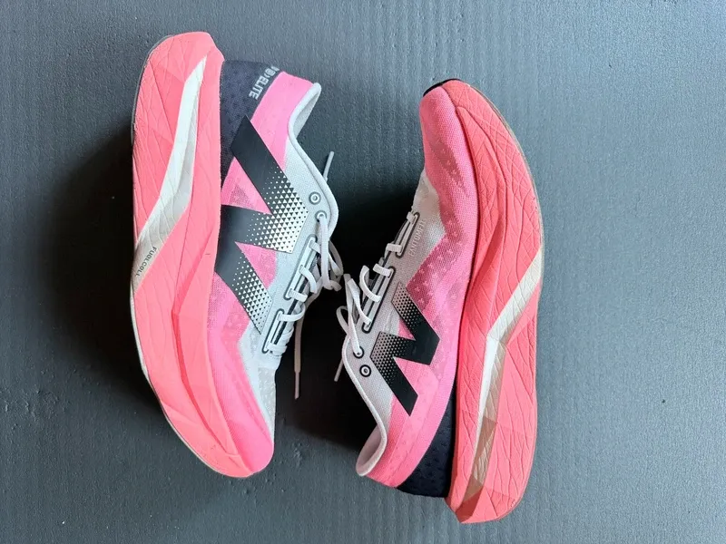 Brugt New Balance Elite Phantom Running Shoes