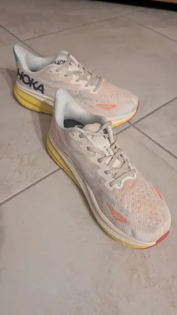 Used Hoka Clifton 9 Running Shoes