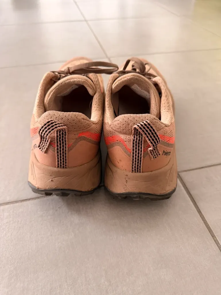 Used New Balance Fresh Foam X Hierro v9 bike — image 6 of 7