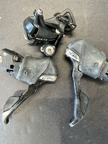 Shimano 105 R5800 Shifters and Rear Derailleur Drivetrain & Pedals usato